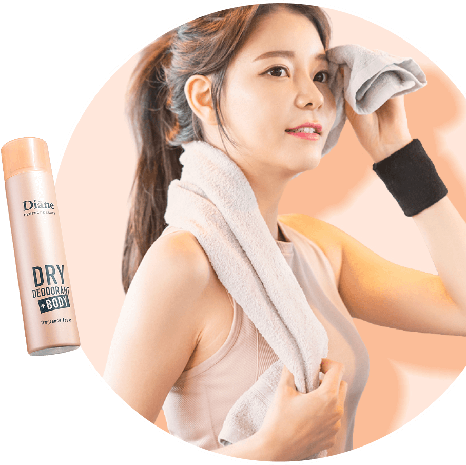 運動後に汗を拭く女性